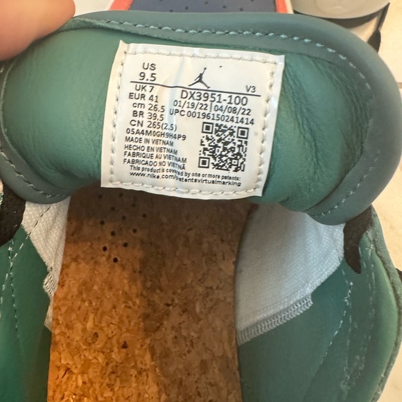 Nike Multicolor Jordans - worn once - size 9.5 - Picture 6 of 10